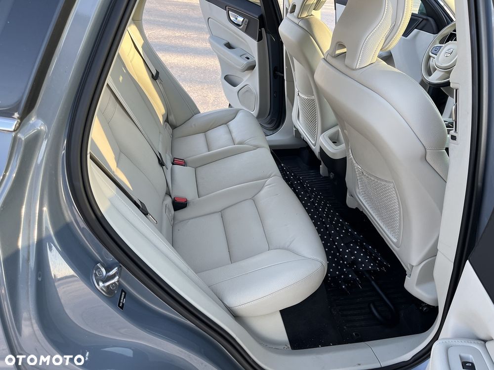 Volvo XC 60 B5 B Geartronic Momentum Pro - 25