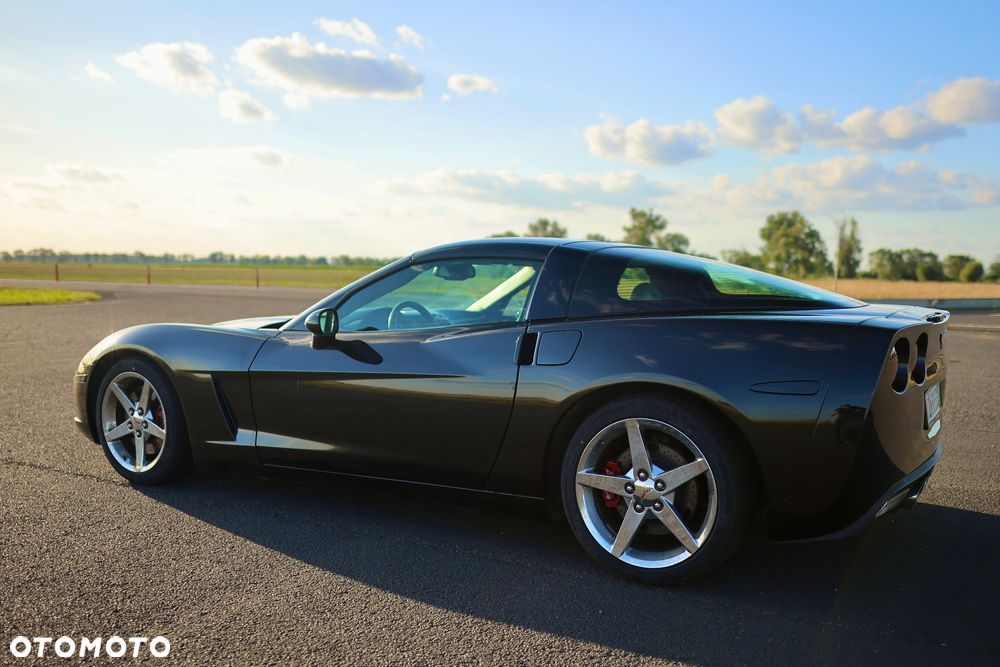 Chevrolet Corvette - 32