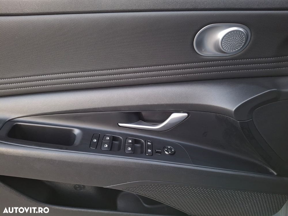 Hyundai Elantra - 23