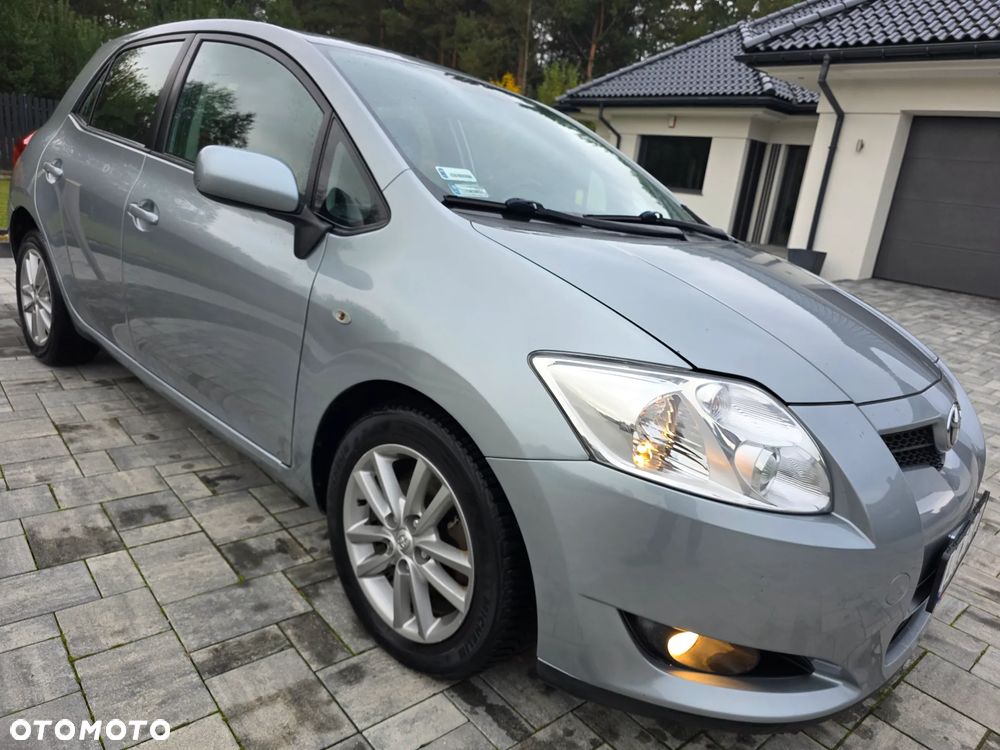 Toyota Auris 2.0 D-4D Luna - 1