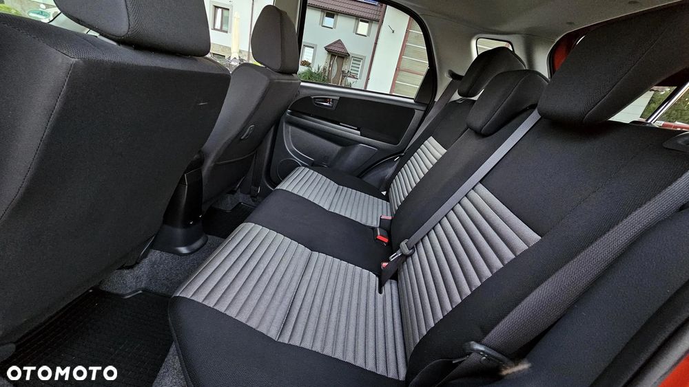 Suzuki SX4 1.6 Premium - 24