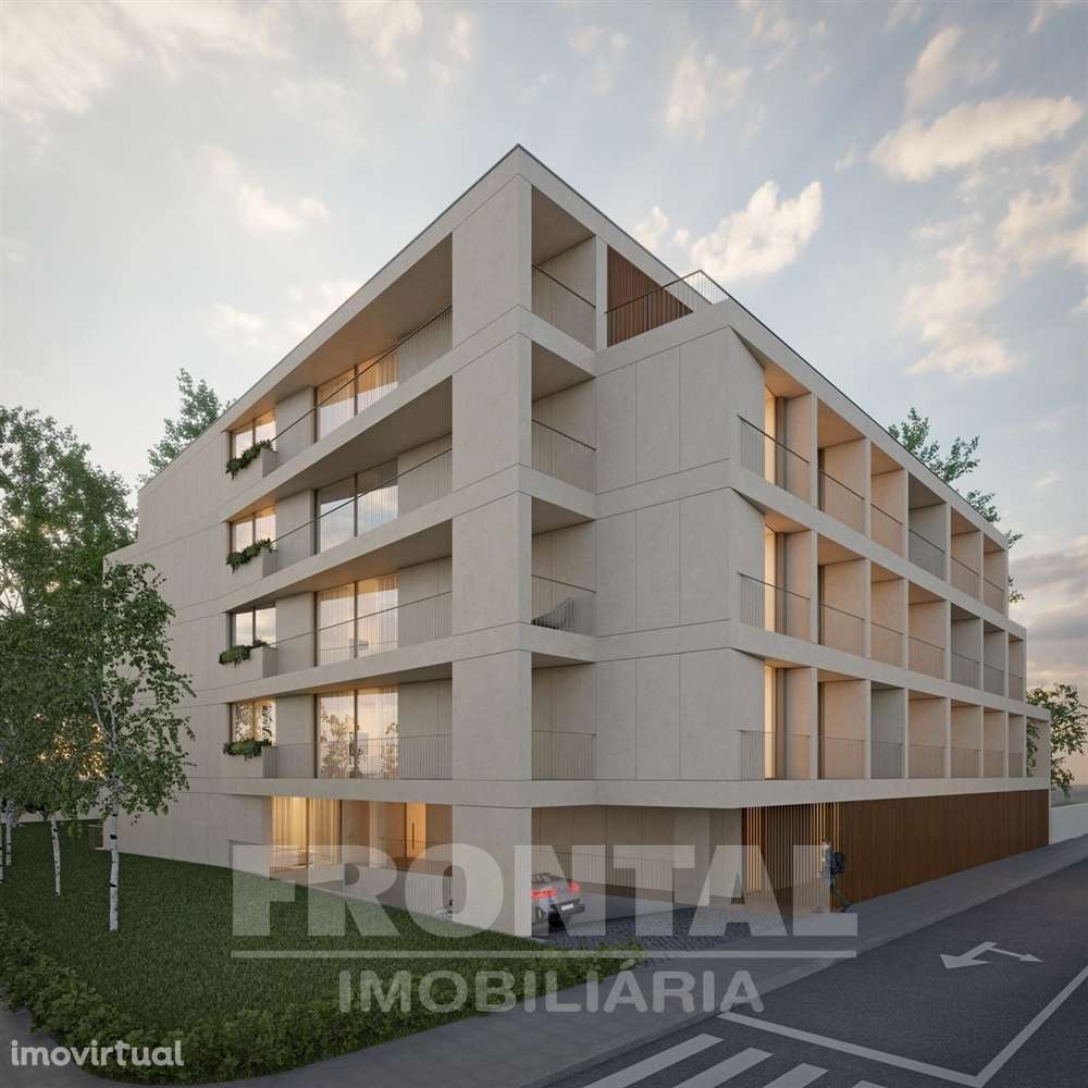 Oportunidade Única: T2 com Varanda e Garagem no PrestigeLiving Costa C - Grande imagem: 2/19