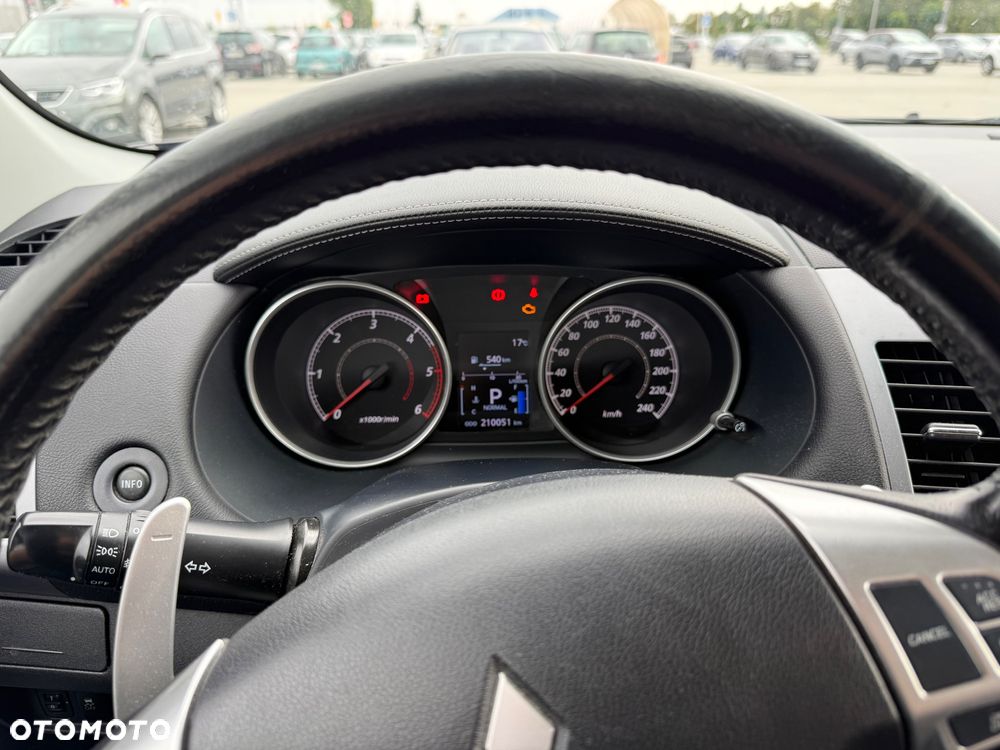 Mitsubishi Outlander - 13