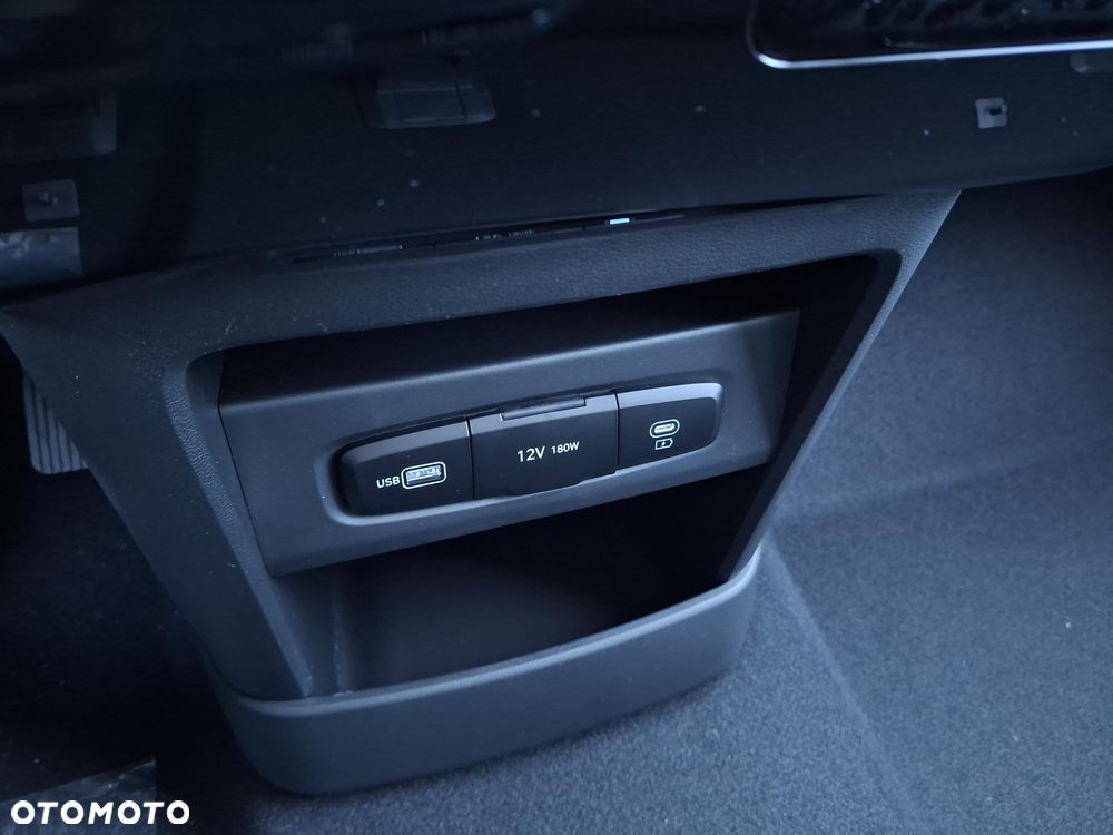 Hyundai Staria 1.6 T-GDI HEV Smart VIP - 27