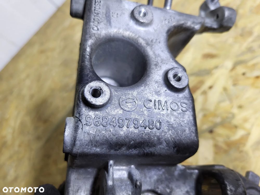 Łapa wspornik alternatora Peugeot Citroen - 3