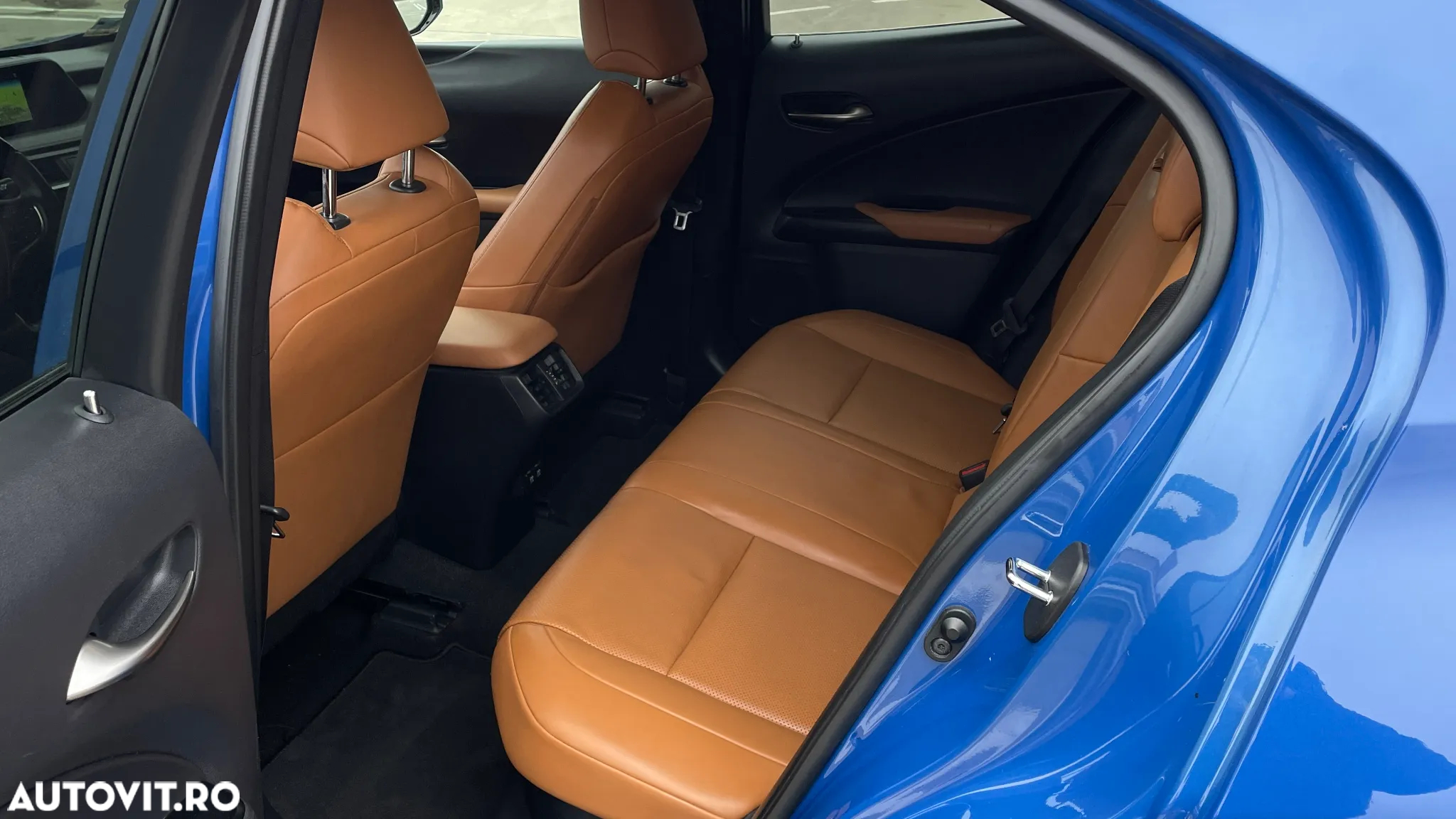 Lexus UX 250h 2.0L HEV 20H- (178 HP) 4X2 CVT Executive - 8