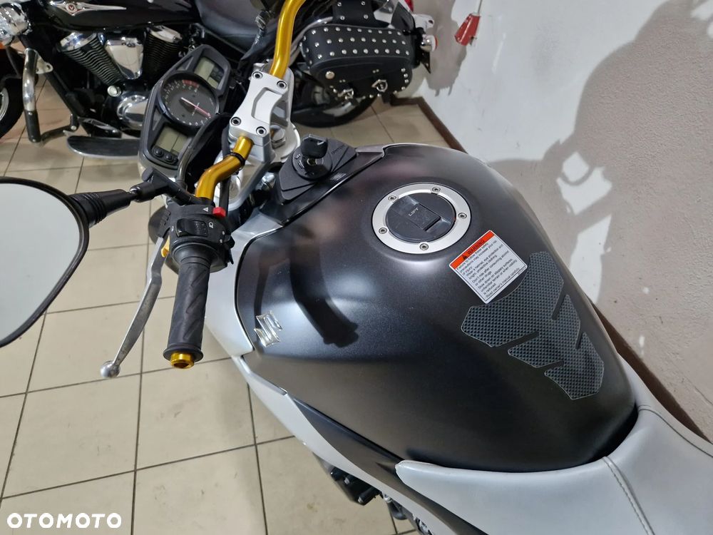 Suzuki GSR - 15