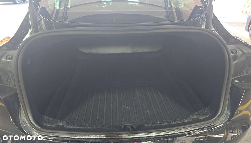 Tesla Model 3 - 11