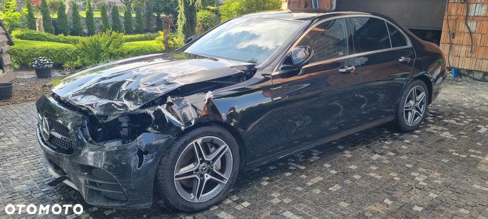 Mercedes-Benz Klasa E 220 d 9G-TRONIC AMG Line - 28