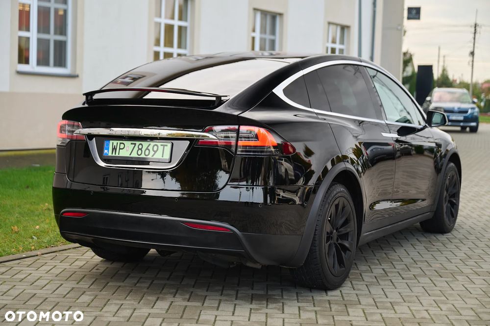 Tesla Model X 90 D - 13