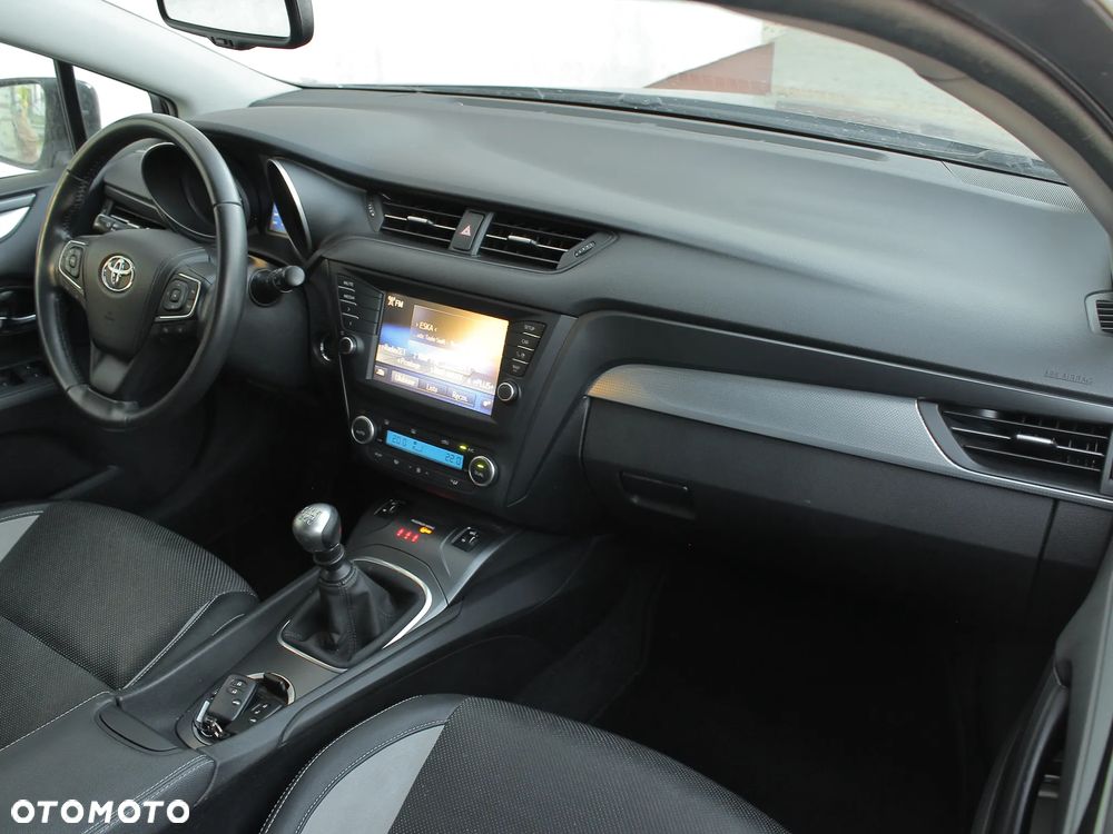 Toyota Avensis 1.8 Premium EU5 - 18