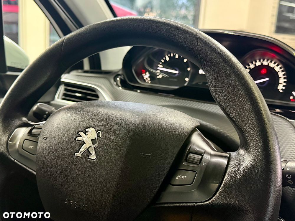 Peugeot 208 - 36