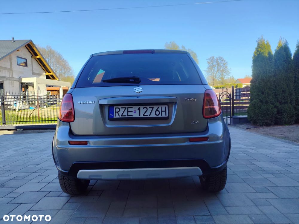 Suzuki SX4 Classic 1.6 VVT 4x4 Comfort - 4