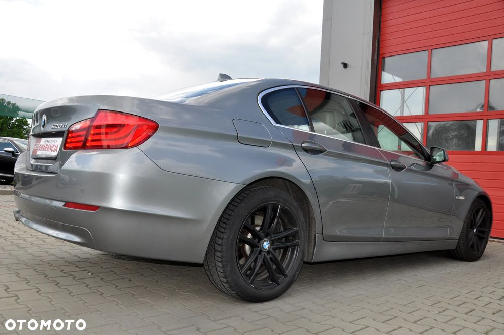 BMW Seria 5 520d Luxury Line - 17