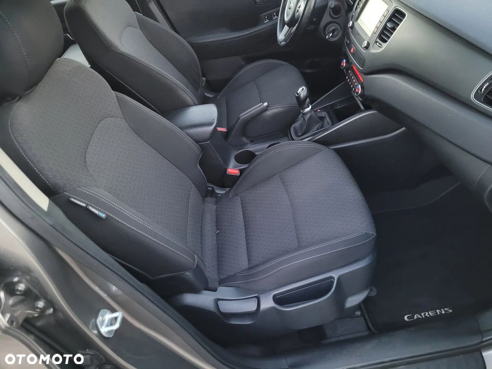 Kia Carens 1.6 GDI Dream Team Edition - 9