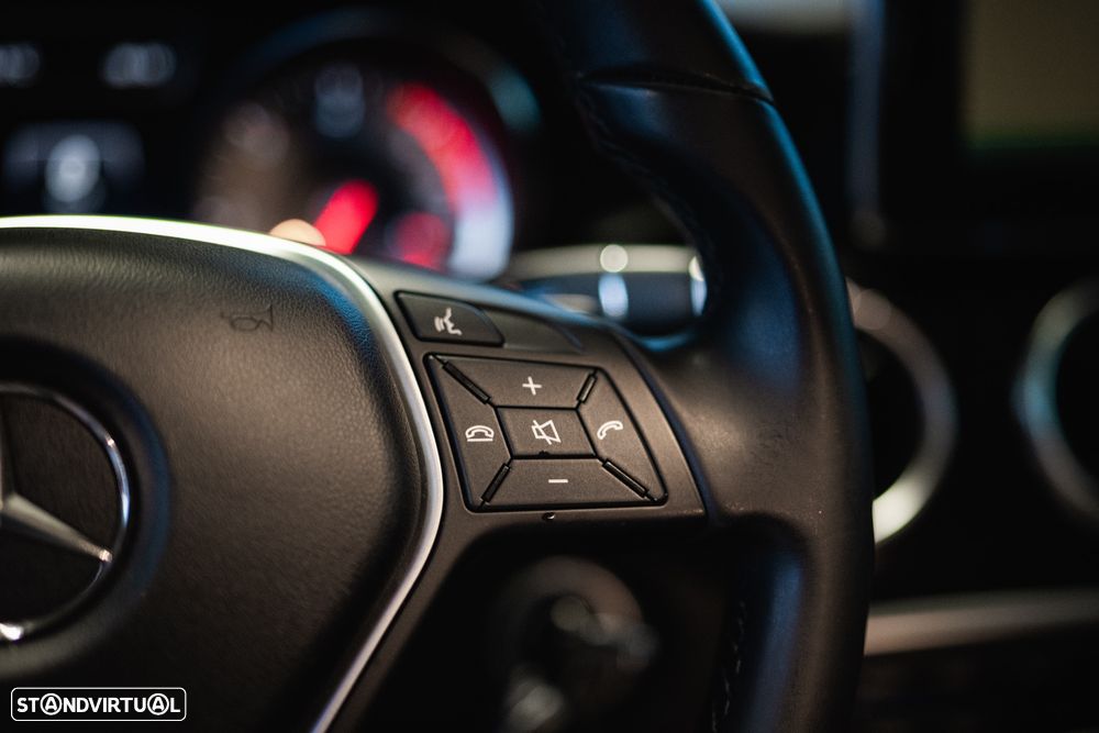 Mercedes-Benz CLA 220 CDI 7G-DCT Urban - 23