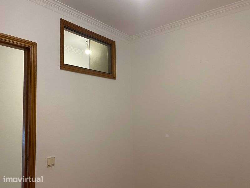 T1+1 Centro Gueifaes Impecavel - Excelente Estado p/ Investidores! - Grande imagem: 5/12
