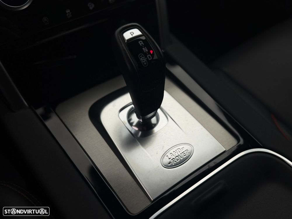 Land Rover Discovery Sport P300e R-Dynamic SE - 23