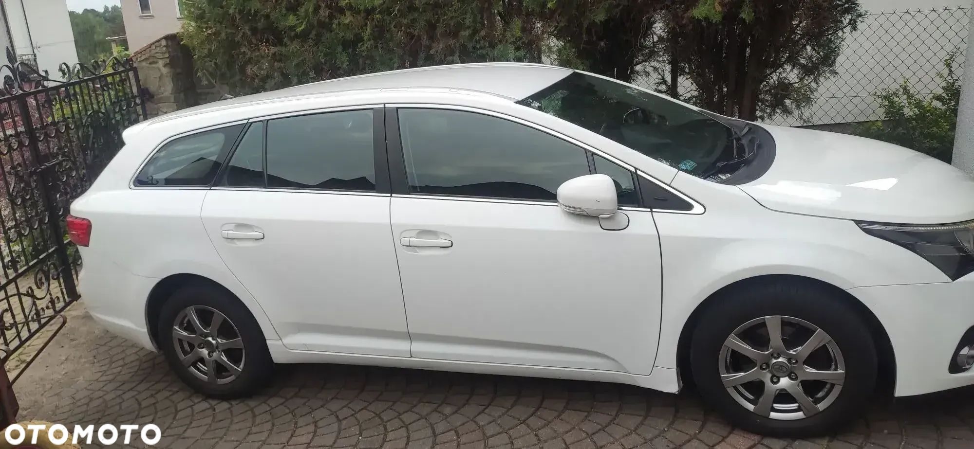 Toyota Avensis 2.0 D-4D Premium - 1
