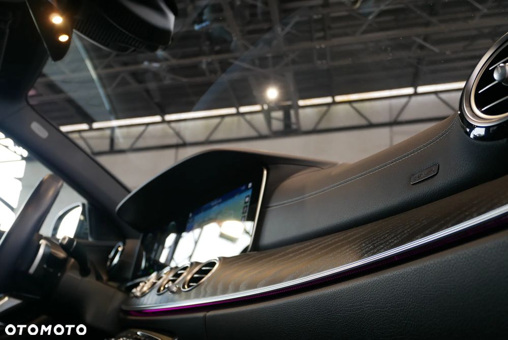 Mercedes-Benz Klasa E 220 d 4Matic 9G-TRONIC AMG Line - 29