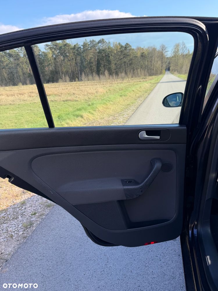 Volkswagen Golf Plus 1.9 TDI Tour - 10