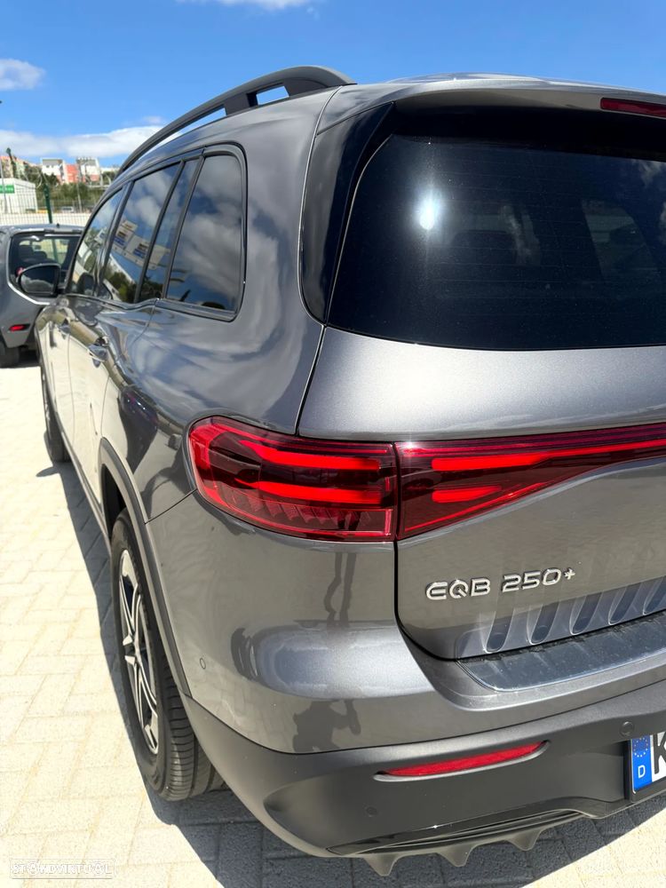 Mercedes-Benz EQB 250+ AMG Line - 12