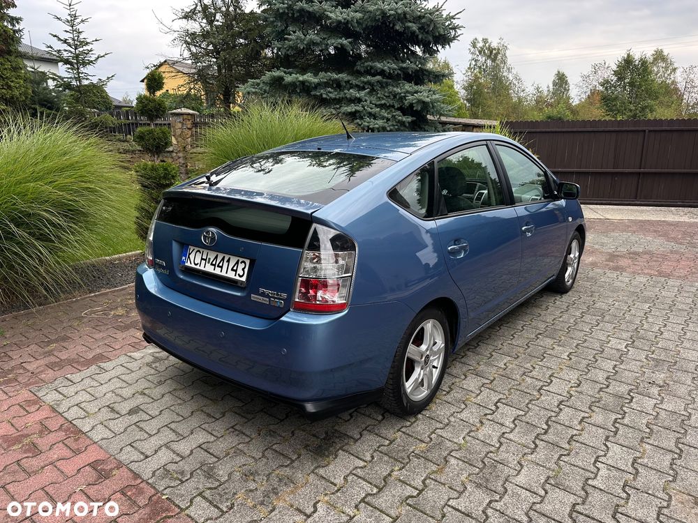 Toyota Prius (Hybrid) Executive - 11