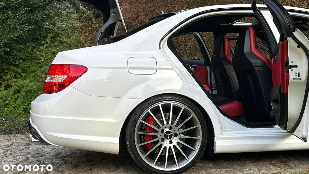 Mercedes-Benz Klasa C 63 AMG AMG SPEEDSHIFT MCT AMG Performance Package - 25