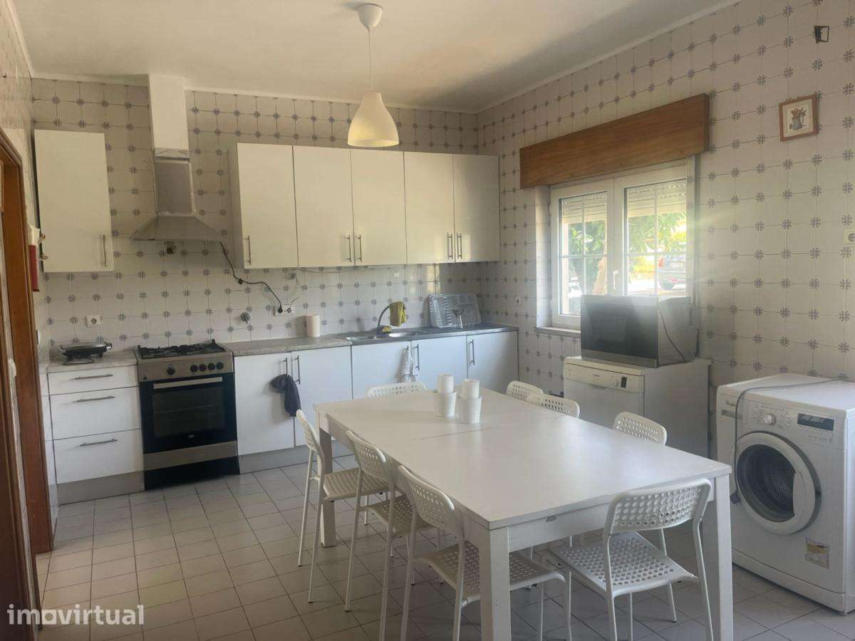 Quarto - localizado em Telheiras Lisbon - Grande imagem: 4/8