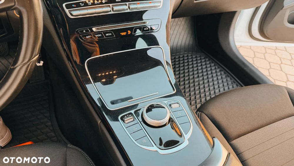 Mercedes-Benz Klasa C 200 4-Matic 7G-TRONIC - 30