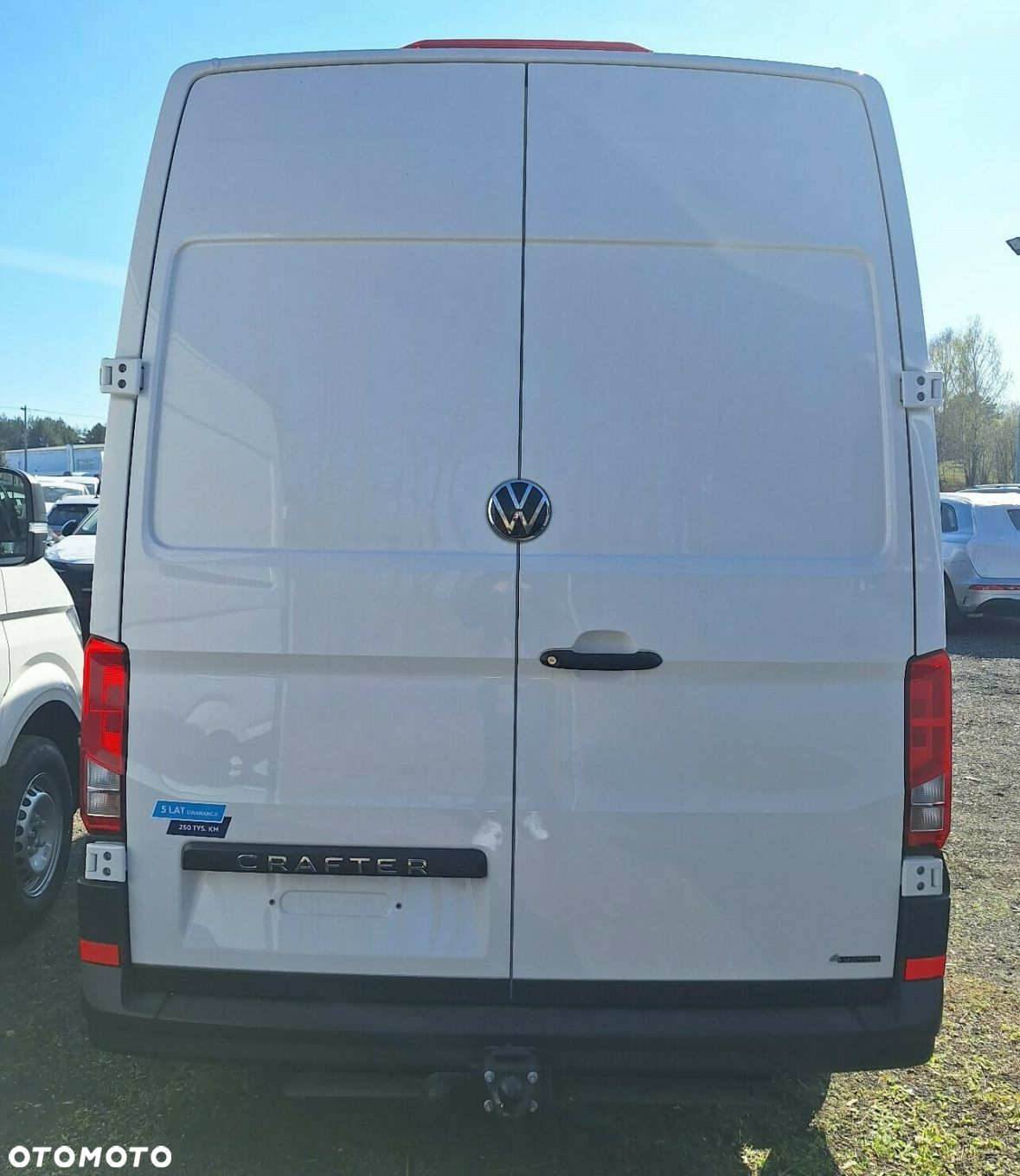 Volkswagen Crafter Crafter 35 Furgon z wysokim dachem silnik: 2,0 l EU6 SCR 177 KM / skrzynia biegów: 4MOTION automatyczna 8-biegowa rozstaw osi: 4490 mm - 4