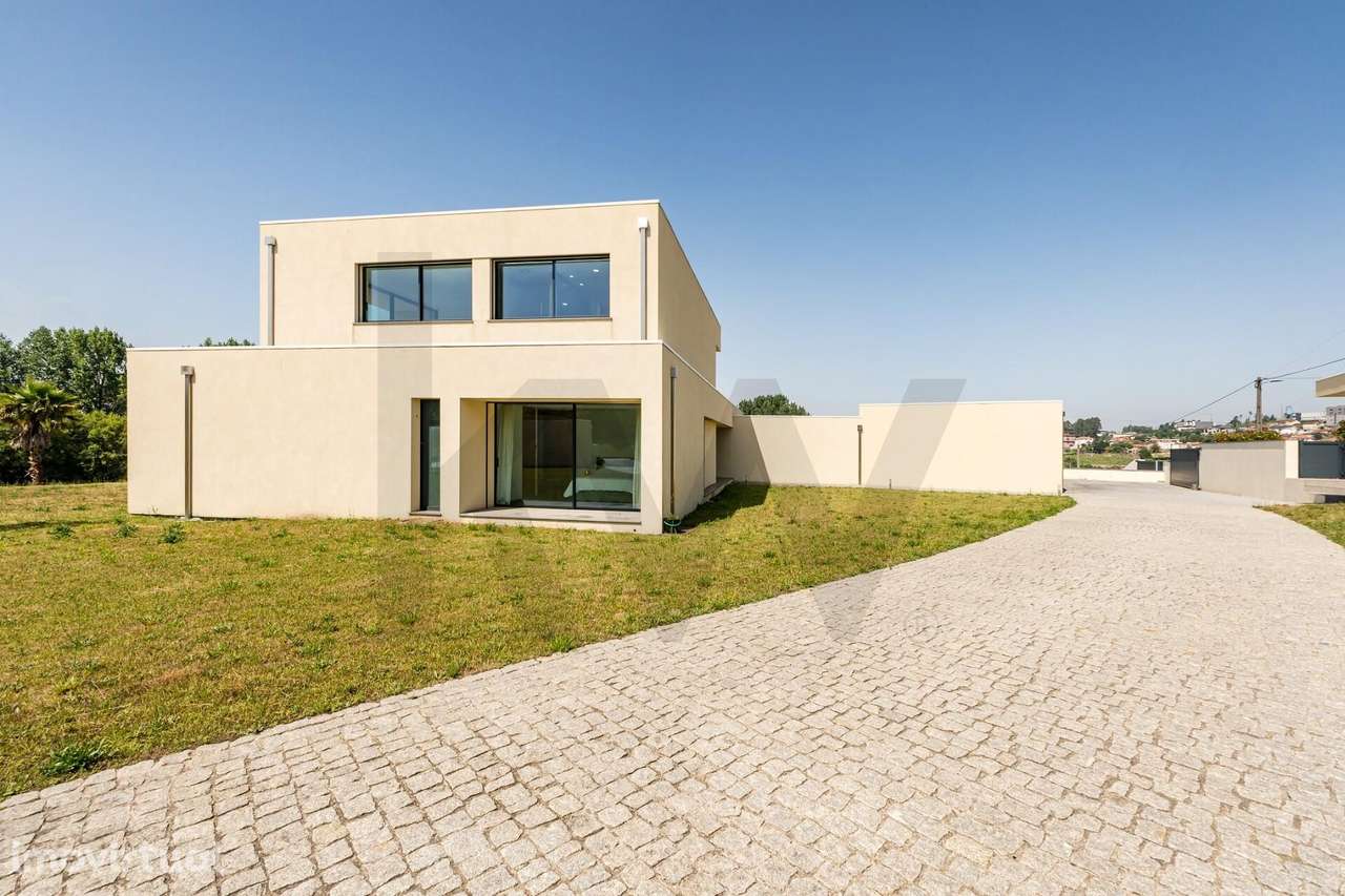 Moradia T4 de Luxo com Piscina em Vilela, Paredes - Elegância e locali - Grande imagem: 3/29