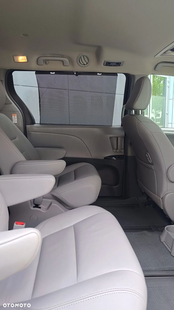 Toyota Sienna 3.5 V6 XLE AWD - 14
