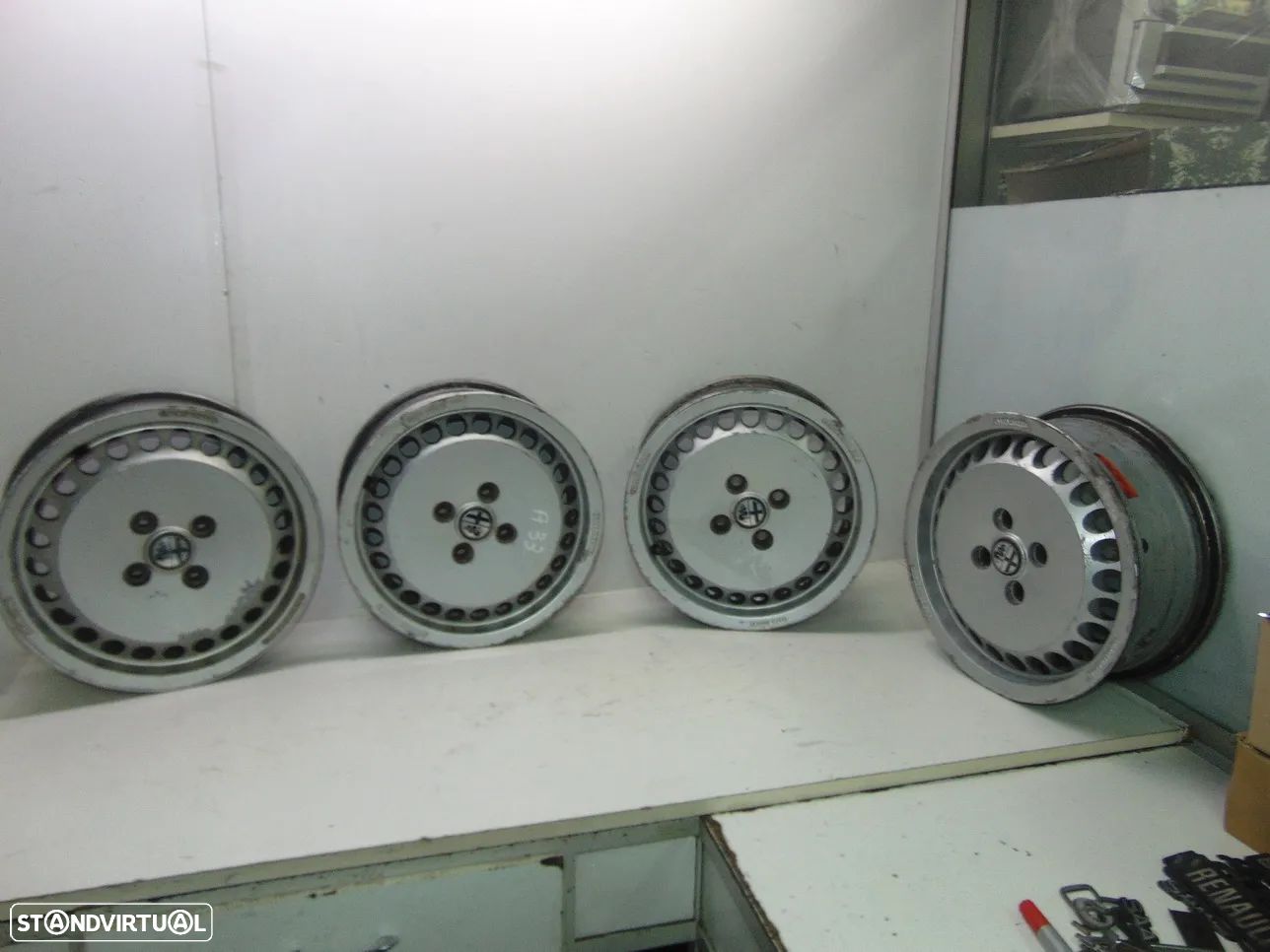 Alfa Romeo 33 1º modelo jantes especiais - 1