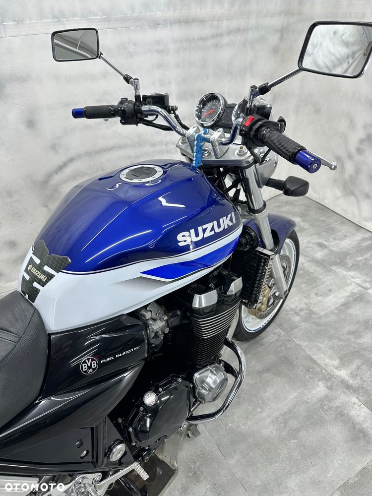 Suzuki GSX - 32