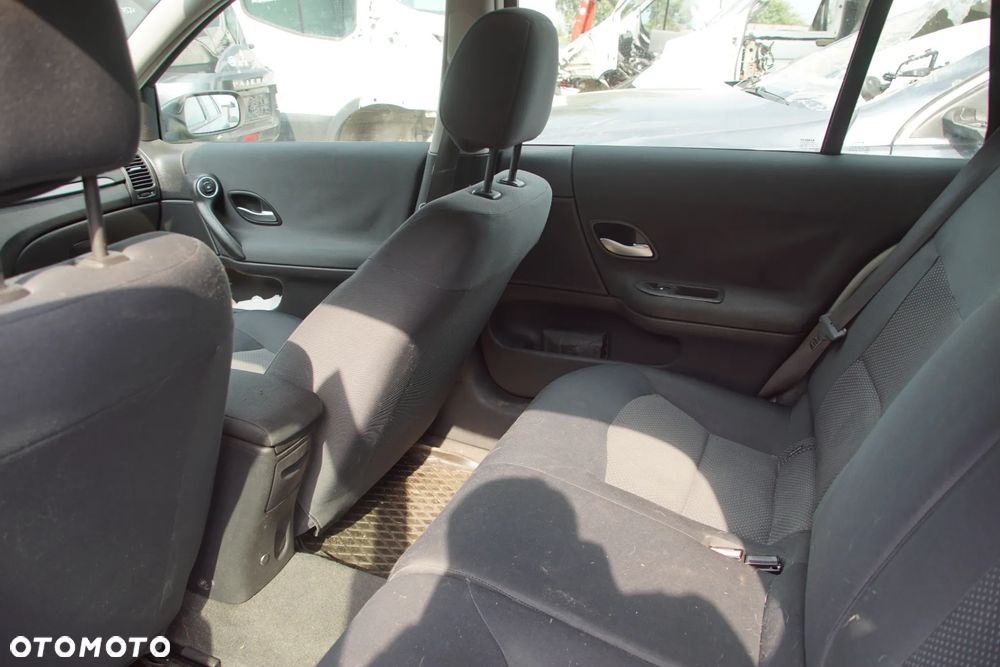 Auto na części - Renault Laguna II Lift 1.9 DCI 110 KM F9Q674 PK6068 TEB66 2005R Silnik Skrzynia Drzwi Maska Błotnik Zderzak Klapa Lampa Lusterko Klamka Szyba Deska Kokpit Sterownik Moduł Czujnik Licznik Wyświetlacz Panel Kierownica - 16