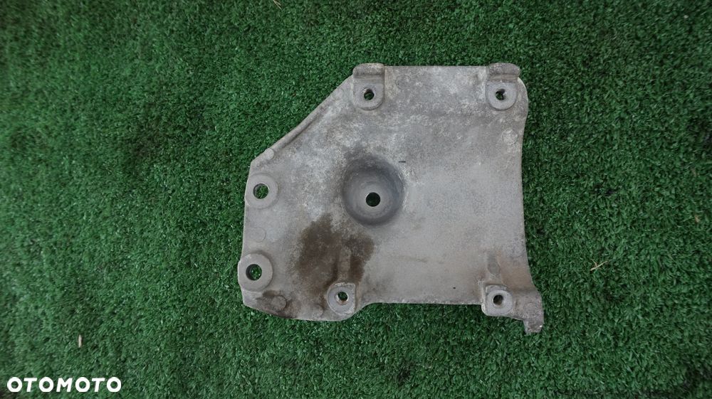 Mitsubishi Pajero III 3.5 V6 GDI 99-06 6G74 lapa mocowanie sprezarki klimatyzacji  MR398429 - 1