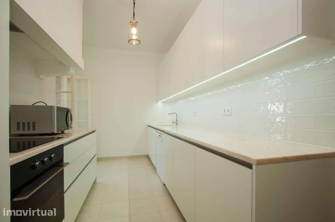 Apartamento T4 Luminoso com Varandas, junto ao Metro do Areeiro - Grande imagem: 4/21