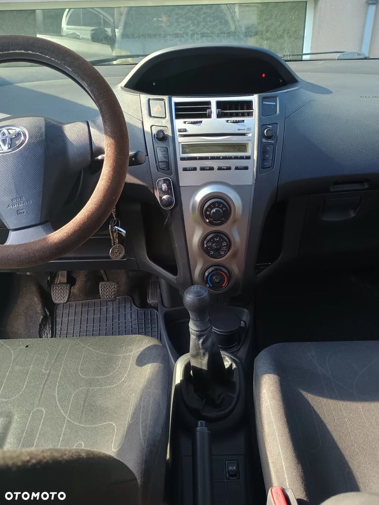 Toyota Yaris - 2