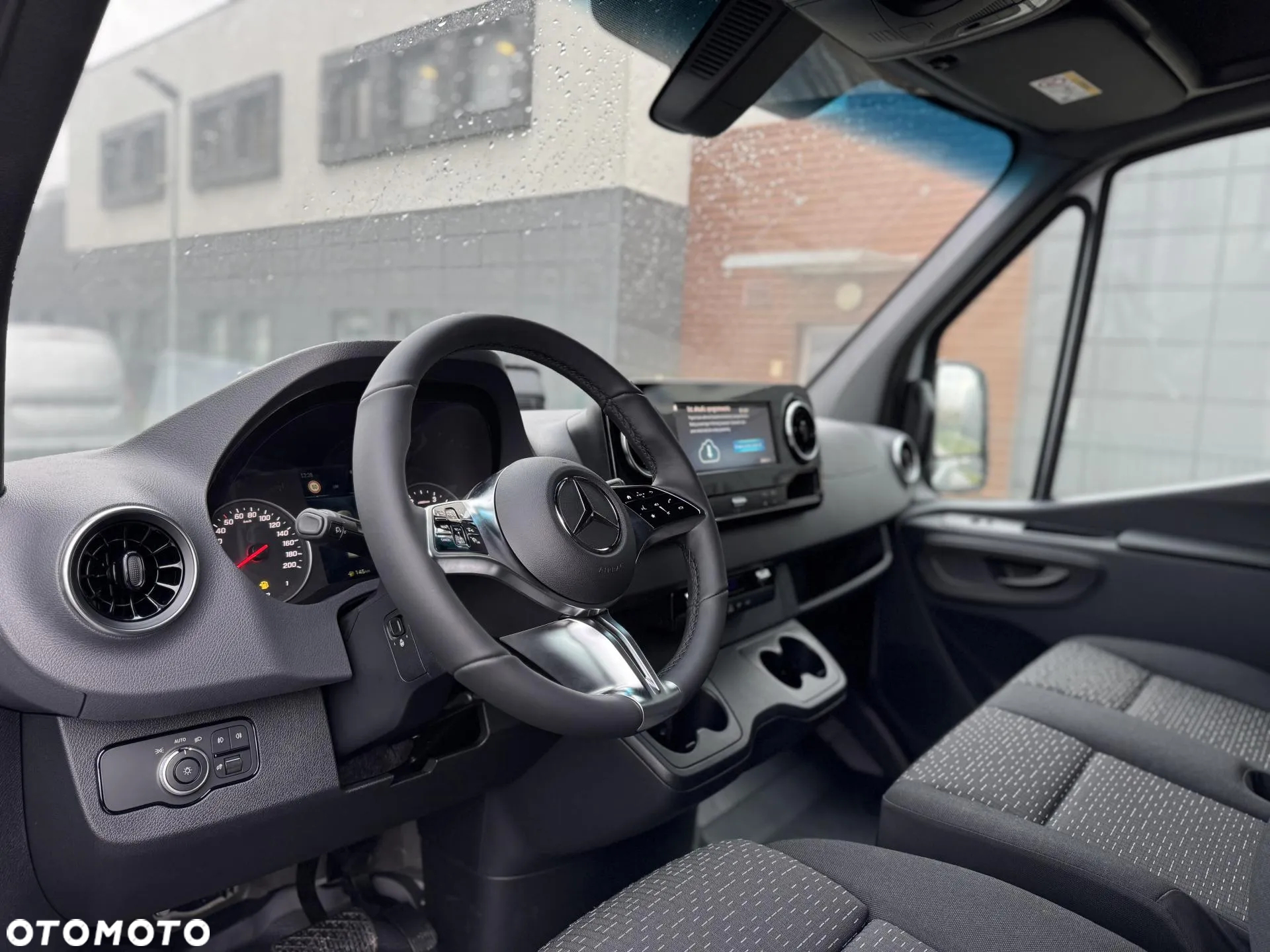 Mercedes-Benz Sprinter - 11