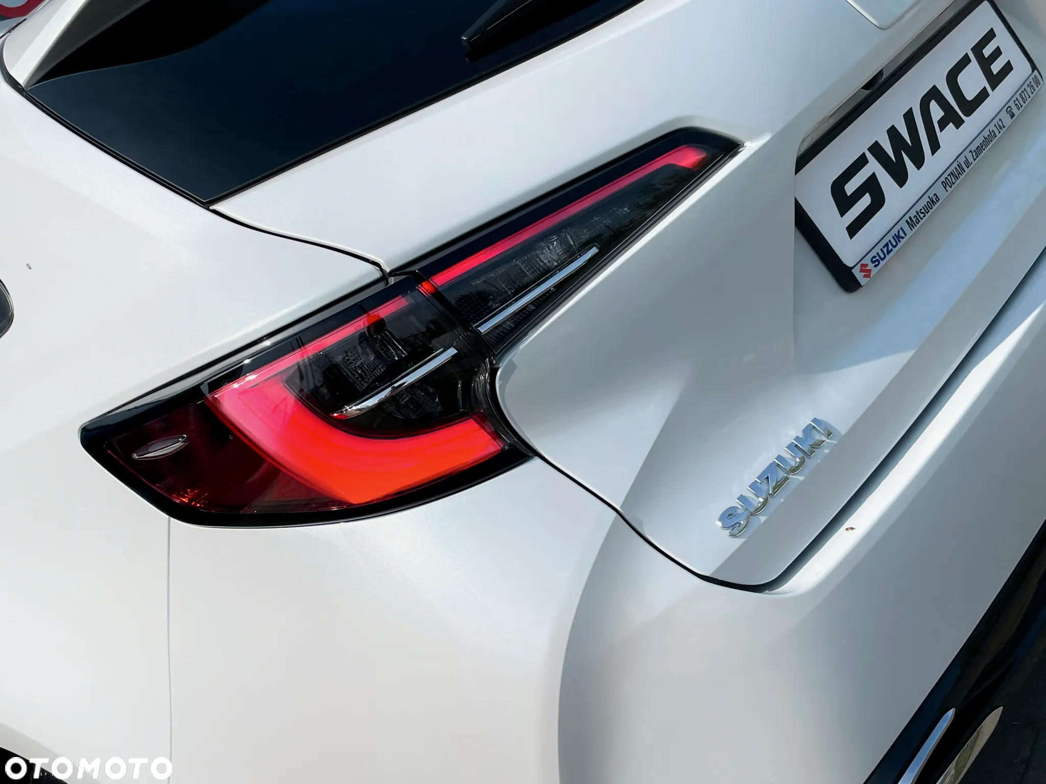 Suzuki Swace 1.8 Hybrid Premium Plus CVT - 11