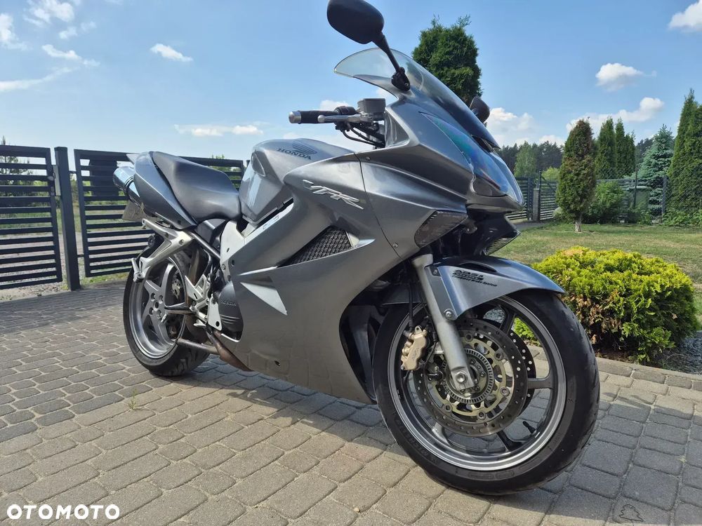 Honda VFR - 1