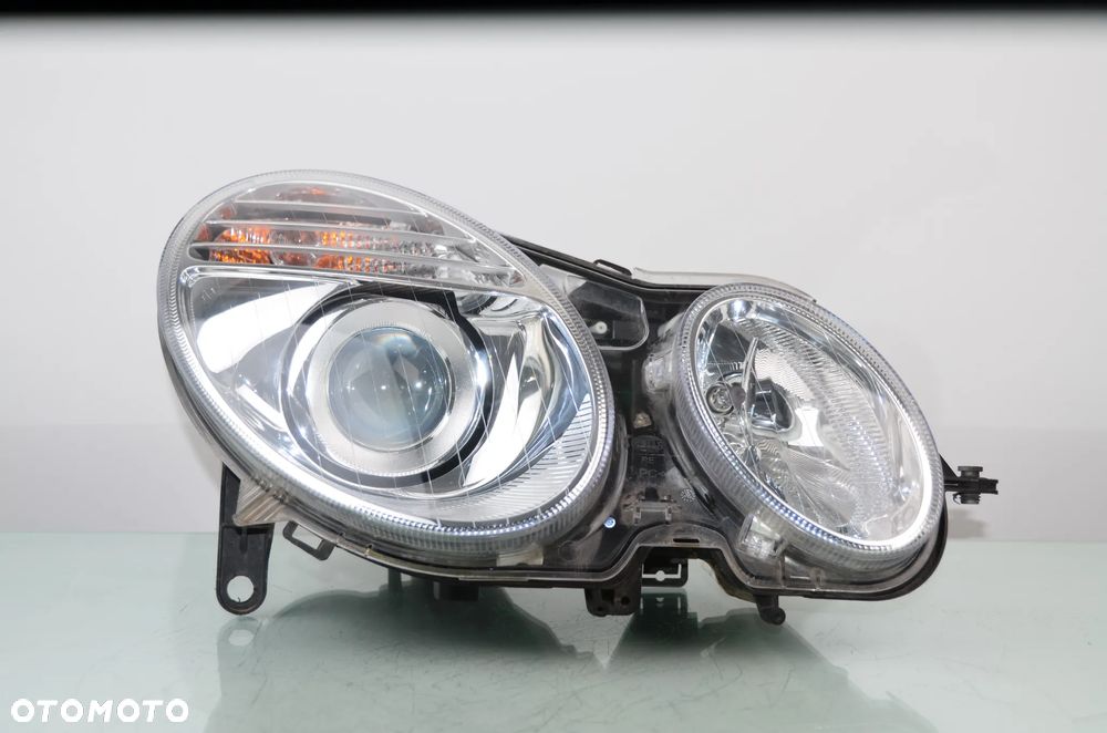 MERCEDES E-KLASA W211 LIFT XENON SKRĘTNY A2118205261 PRAWA Przedni Oryginał - 1