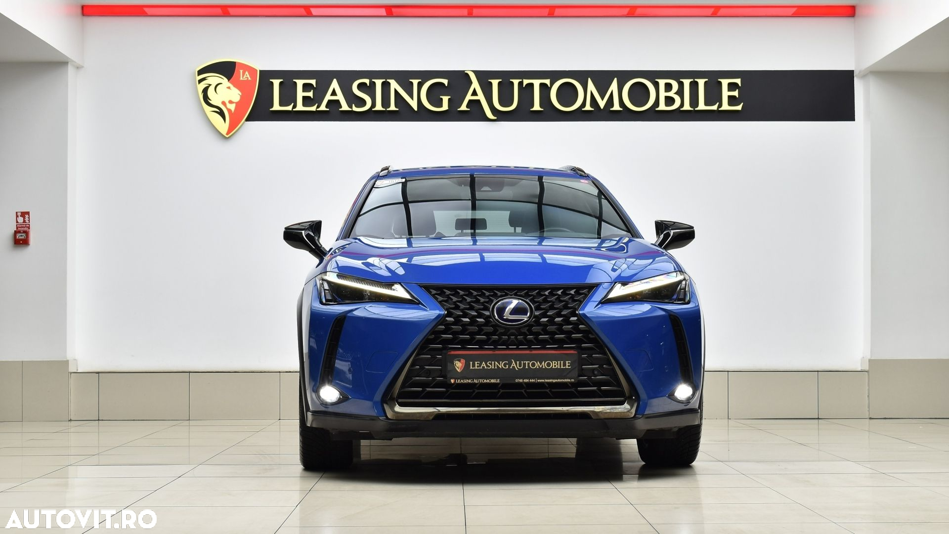Lexus UX 250h (E-FOUR) Launch Edition - 3