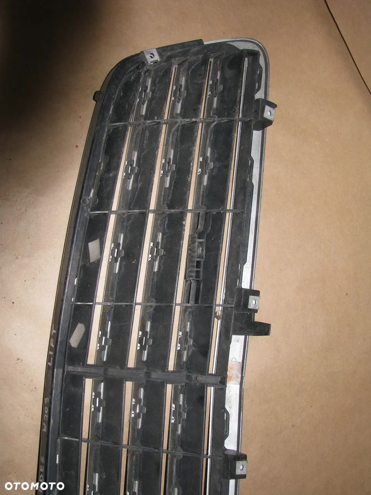 Mercedes Klasa C W203 LIFT Grill/ Atrapa - 3