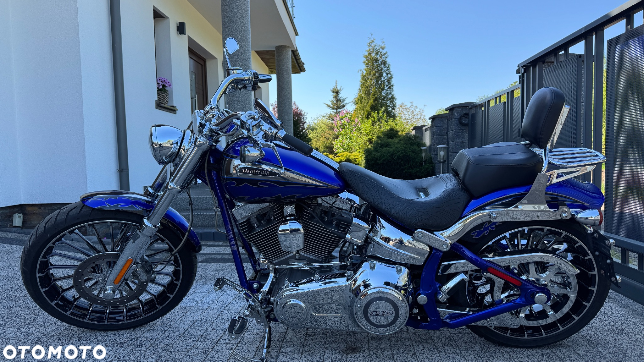 Harley-Davidson Softail Breakout - 25