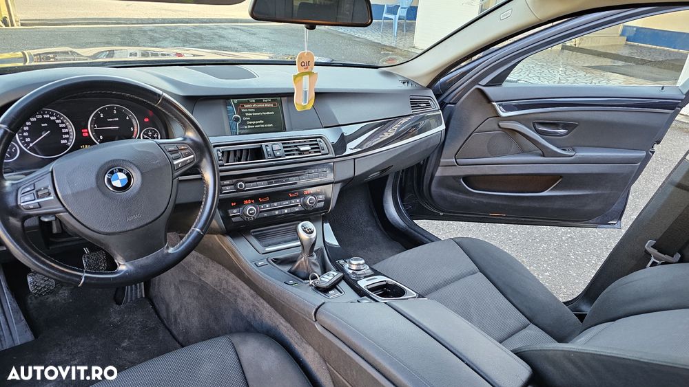 BMW Seria 5 520d Touring - 12