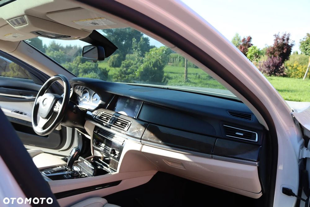 BMW Seria 7 750i - 29