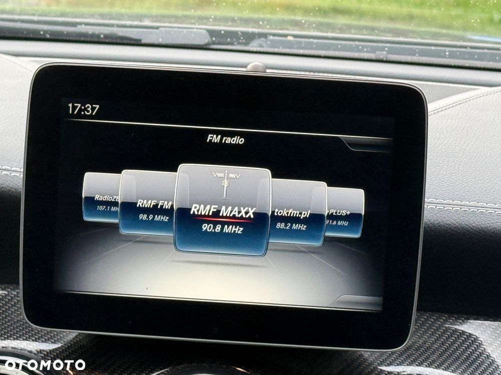 Mercedes-Benz GLA 200 7G-DCT UrbanStyle Edition - 22