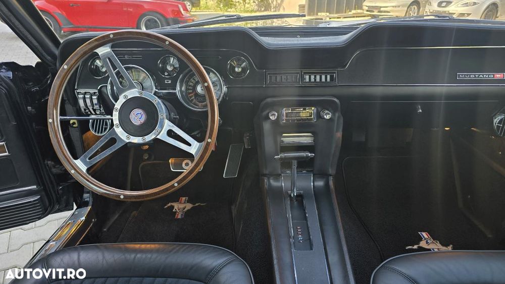 Ford Mustang - 24